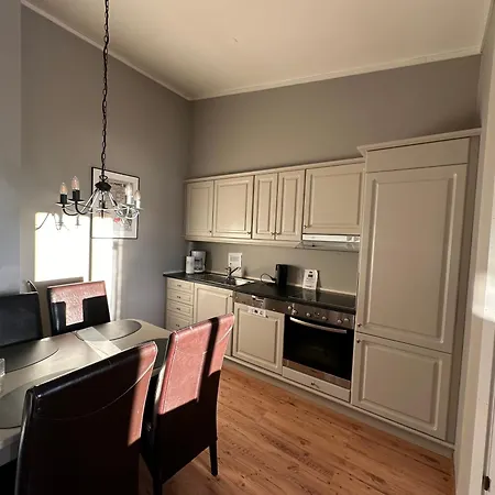 Charming Top Floor Apartment With Balcony Apartment *