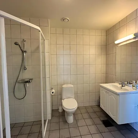 Charming Top Floor Apartment With Balcony *